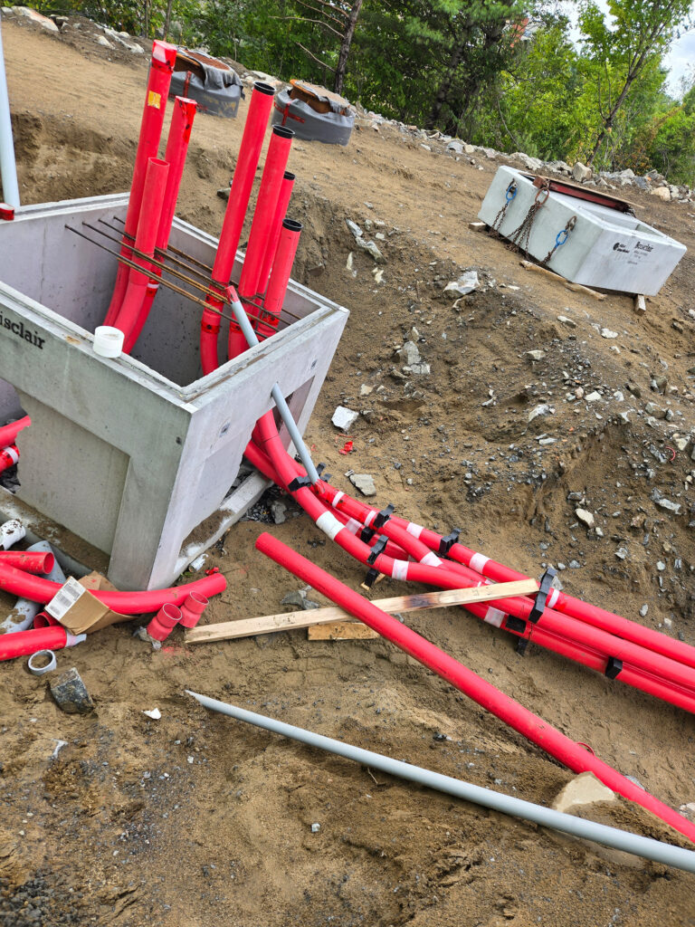 Conduits électriques souterrains pour un branchement extérieur