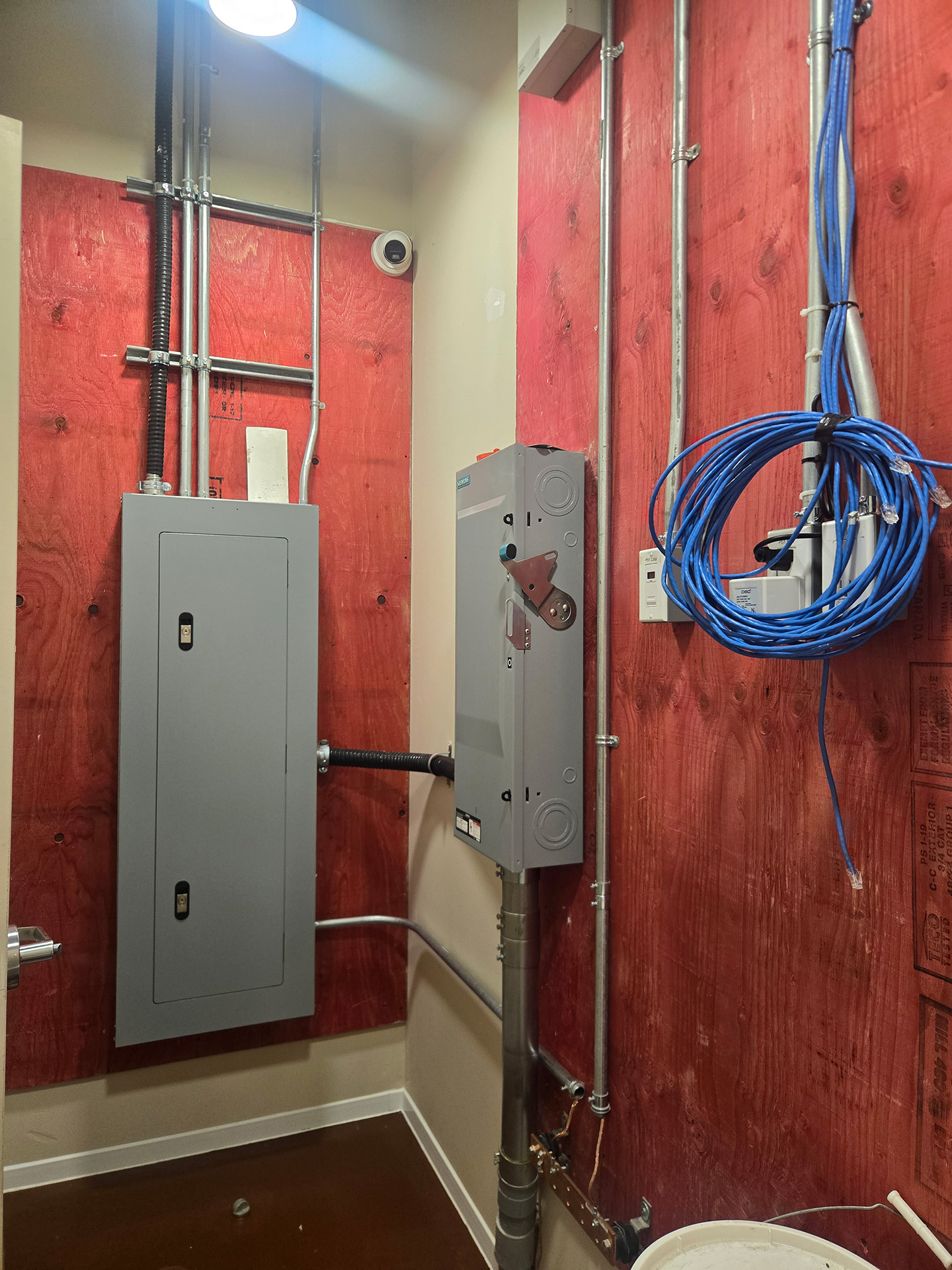 Photo de panneau électrique fermé